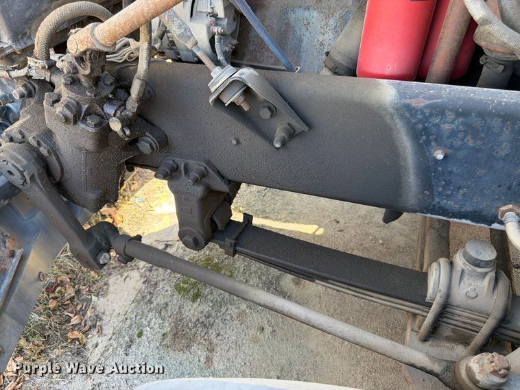 image for item DT3057 1994 Mack CH613 semi truck