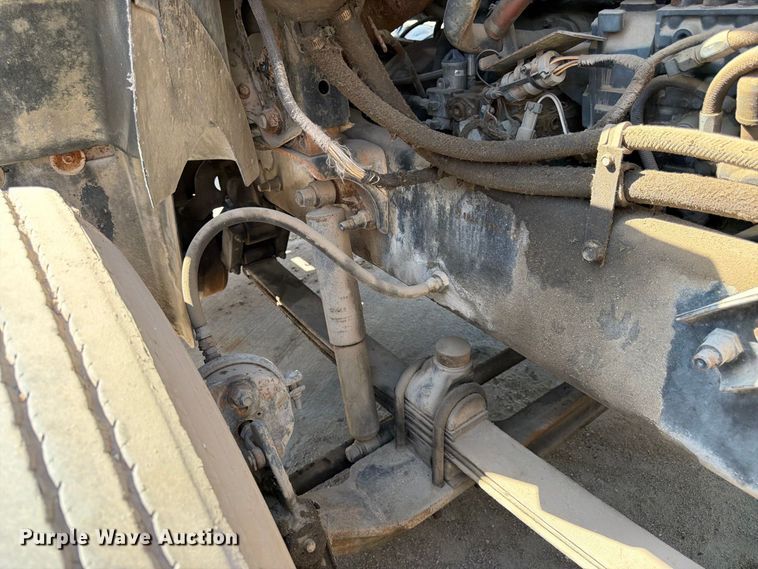 image for item DT3057 1994 Mack CH613 semi truck