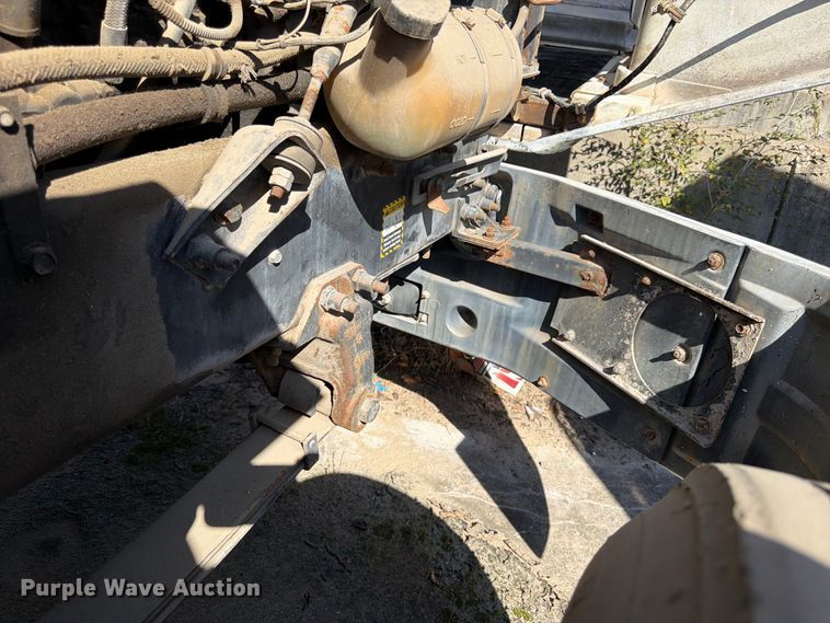 image for item DT3057 1994 Mack CH613 semi truck