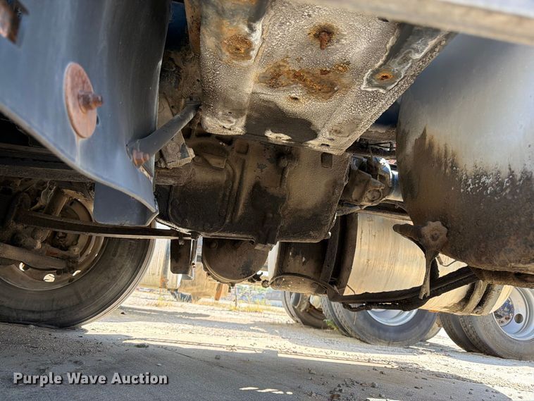 image for item DT3057 1994 Mack CH613 semi truck