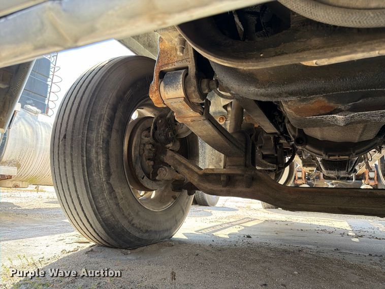 image for item DT3057 1994 Mack CH613 semi truck