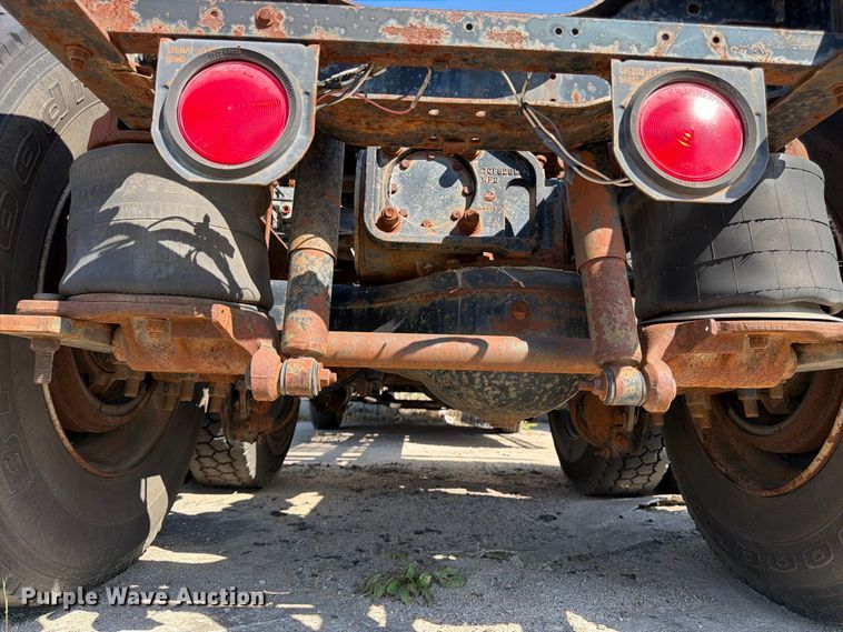 image for item DT3057 1994 Mack CH613 semi truck