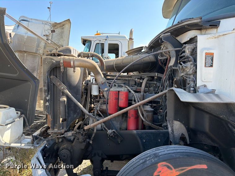 image for item DT3057 1994 Mack CH613 semi truck