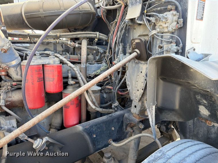 image for item DT3057 1994 Mack CH613 semi truck