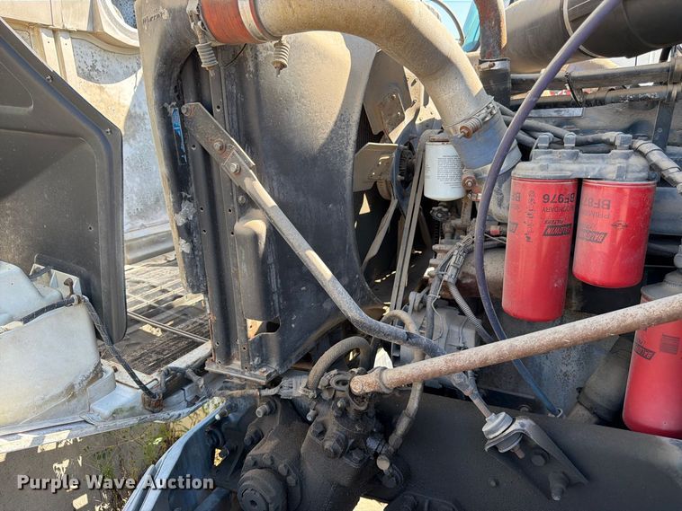 image for item DT3057 1994 Mack CH613 semi truck