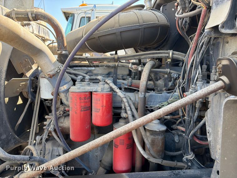 image for item DT3057 1994 Mack CH613 semi truck
