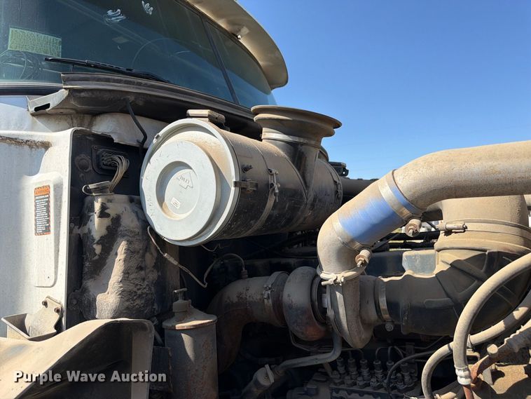 image for item DT3057 1994 Mack CH613 semi truck