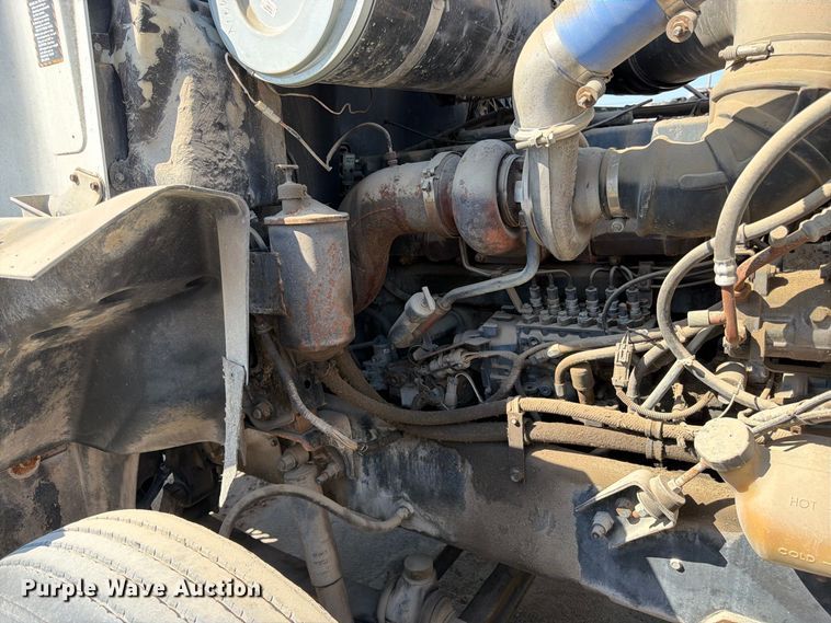 image for item DT3057 1994 Mack CH613 semi truck