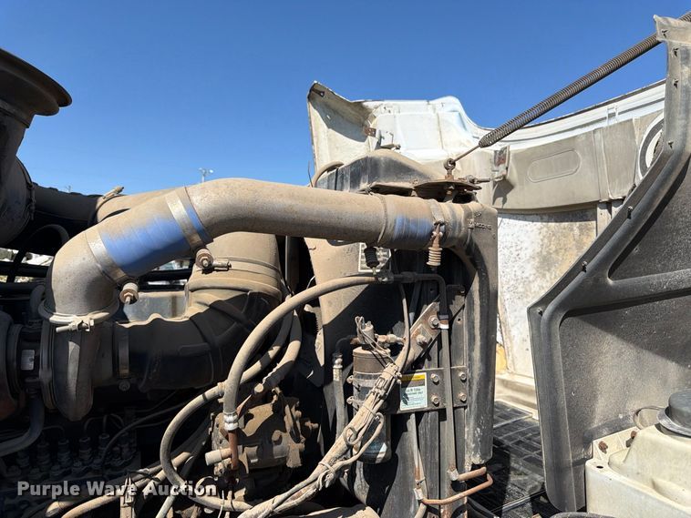 image for item DT3057 1994 Mack CH613 semi truck