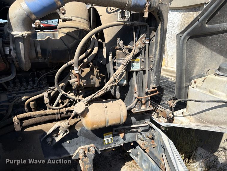 image for item DT3057 1994 Mack CH613 semi truck
