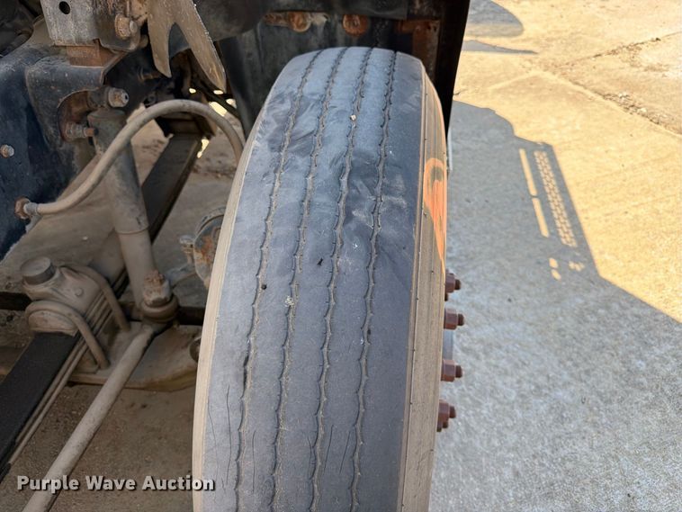 image for item DT3057 1994 Mack CH613 semi truck