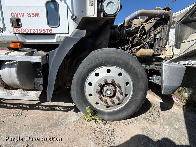 image for item DT3057 1994 Mack CH613 semi truck