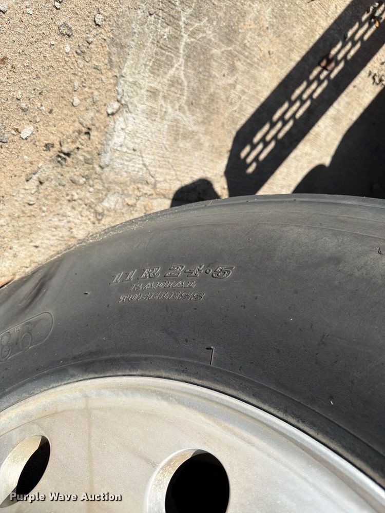 image for item DT3057 1994 Mack CH613 semi truck