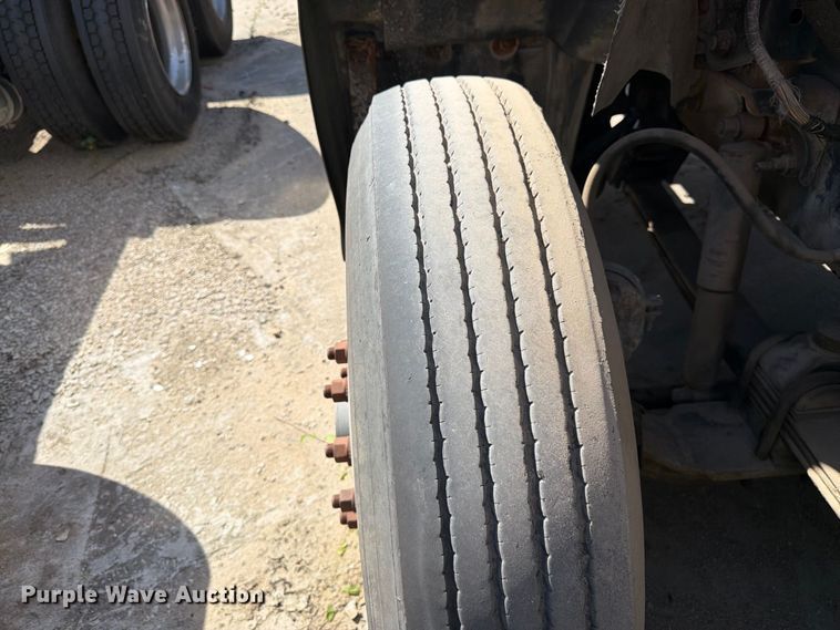 image for item DT3057 1994 Mack CH613 semi truck