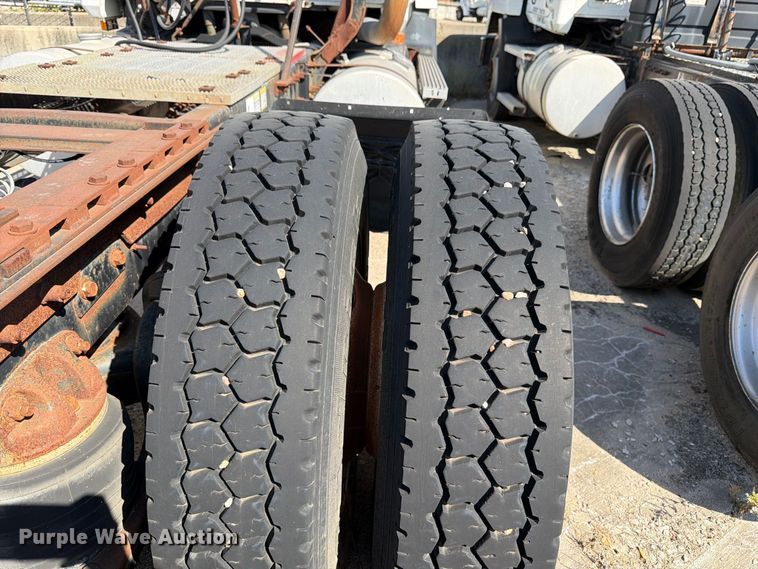 image for item DT3057 1994 Mack CH613 semi truck