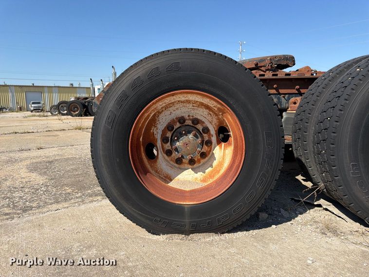 image for item DT3057 1994 Mack CH613 semi truck