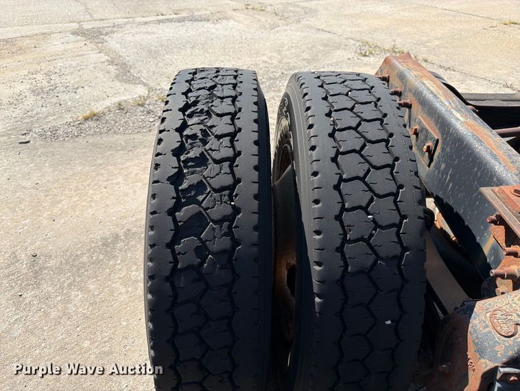 image for item DT3057 1994 Mack CH613 semi truck