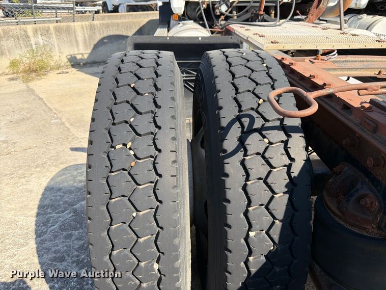 image for item DT3057 1994 Mack CH613 semi truck