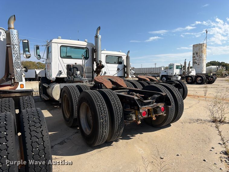 image for item DT3058 1992 Mack CH600 semi truck