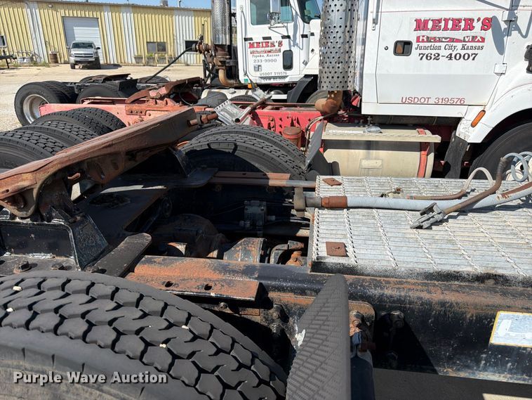 image for item DT3058 1992 Mack CH600 semi truck