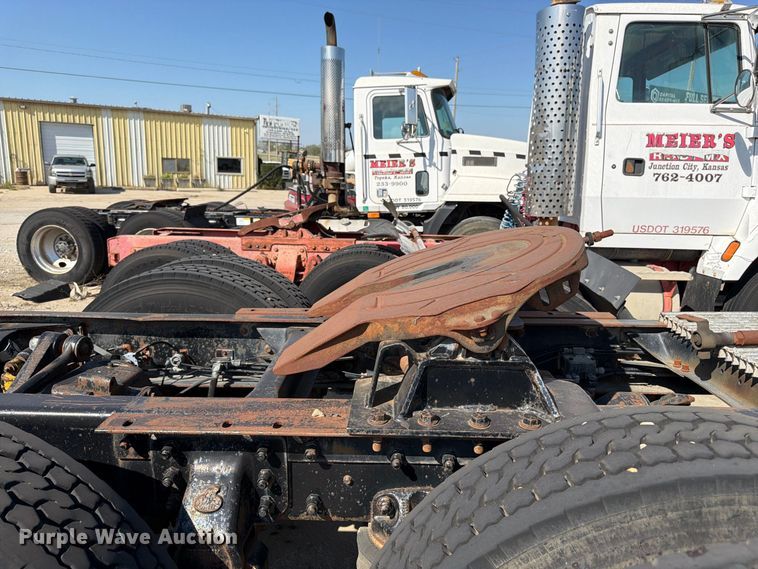image for item DT3058 1992 Mack CH600 semi truck