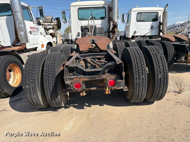 image for item DT3058 1992 Mack CH600 semi truck