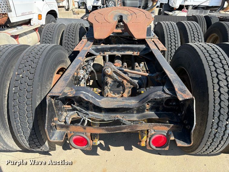 image for item DT3058 1992 Mack CH600 semi truck