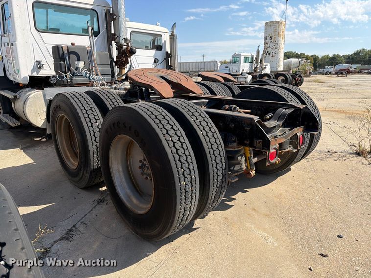 image for item DT3058 1992 Mack CH600 semi truck
