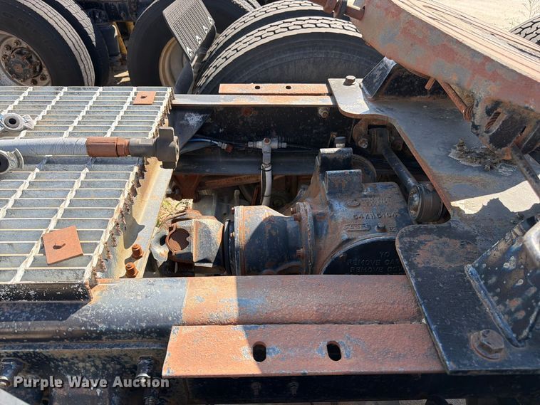 image for item DT3058 1992 Mack CH600 semi truck