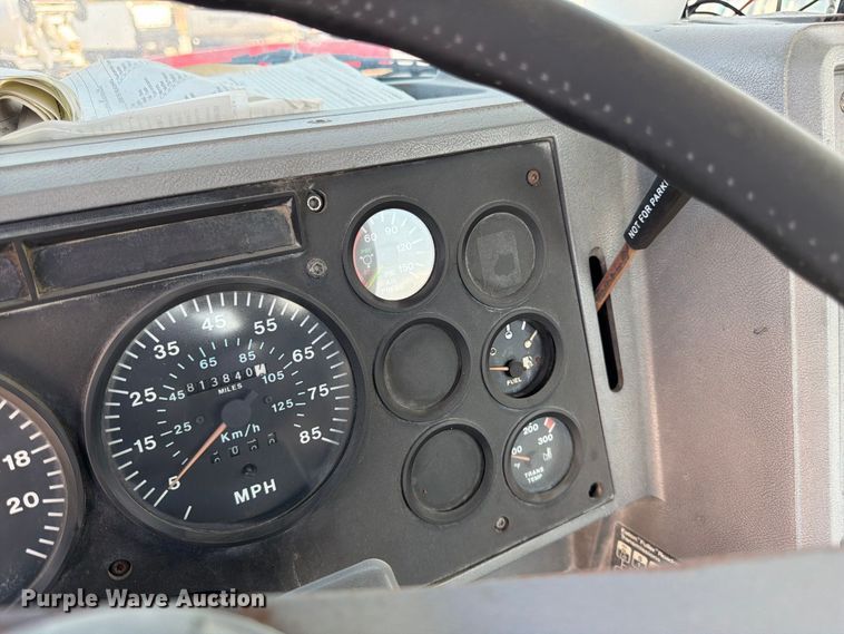image for item DT3058 1992 Mack CH600 semi truck