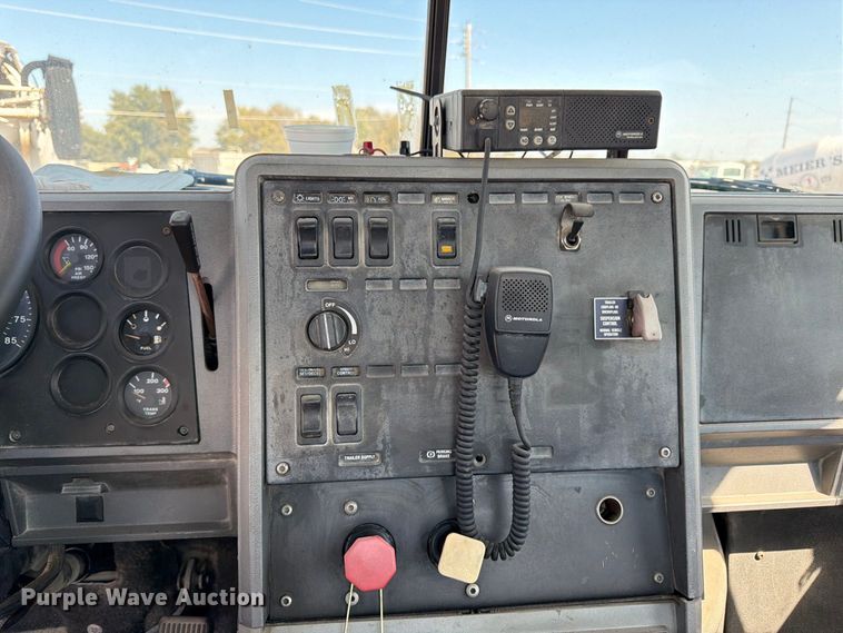 image for item DT3058 1992 Mack CH600 semi truck