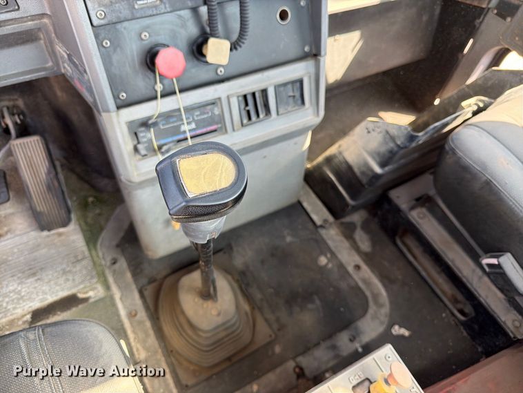 image for item DT3058 1992 Mack CH600 semi truck
