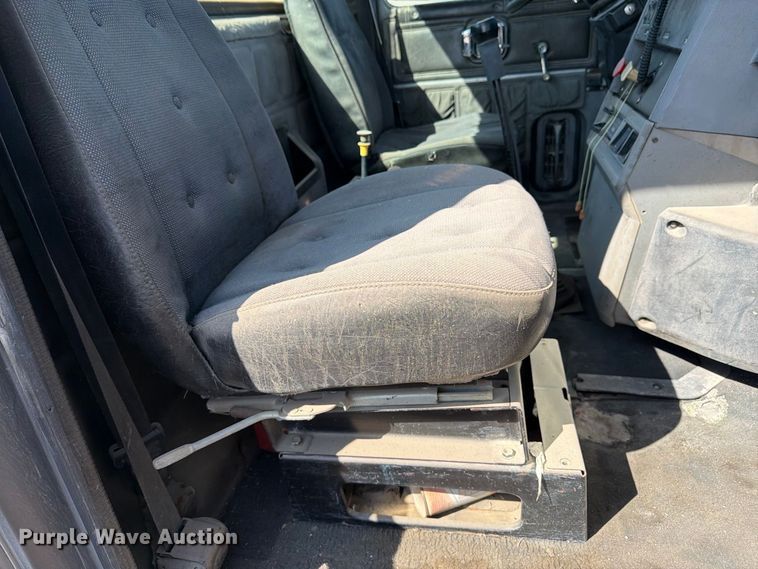 image for item DT3058 1992 Mack CH600 semi truck