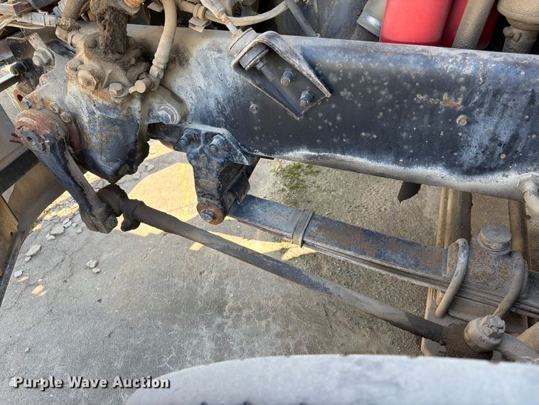 image for item DT3058 1992 Mack CH600 semi truck