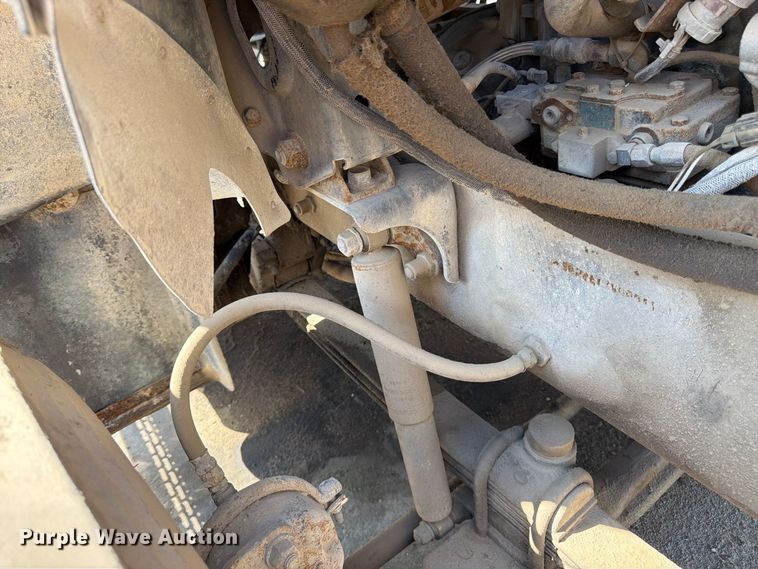 image for item DT3058 1992 Mack CH600 semi truck
