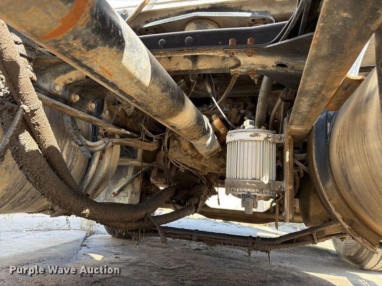 image for item DT3058 1992 Mack CH600 semi truck