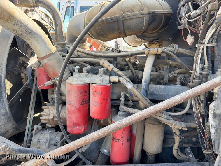 image for item DT3058 1992 Mack CH600 semi truck