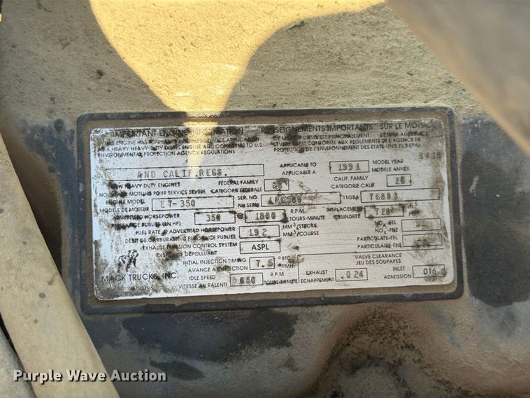 image for item DT3058 1992 Mack CH600 semi truck