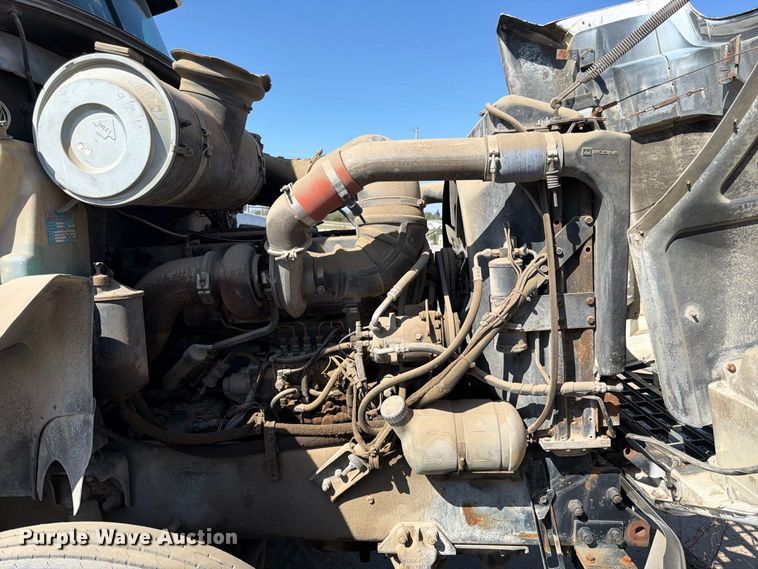 image for item DT3058 1992 Mack CH600 semi truck