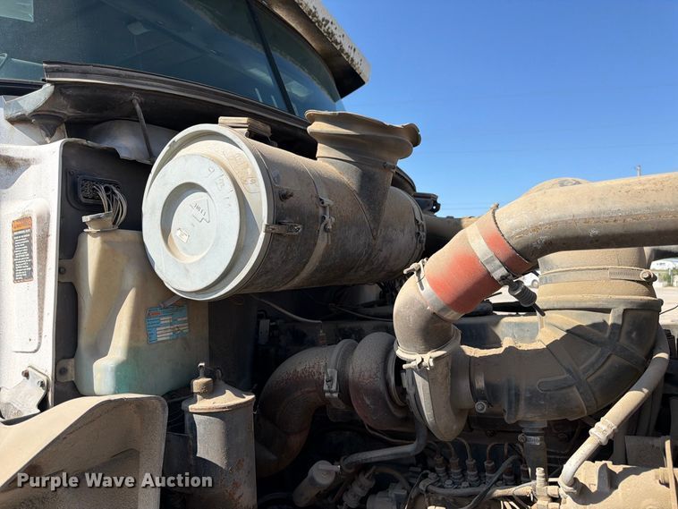 image for item DT3058 1992 Mack CH600 semi truck
