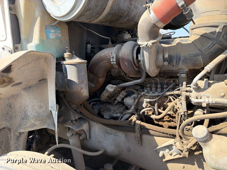 image for item DT3058 1992 Mack CH600 semi truck