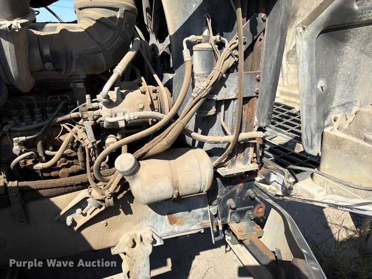 image for item DT3058 1992 Mack CH600 semi truck