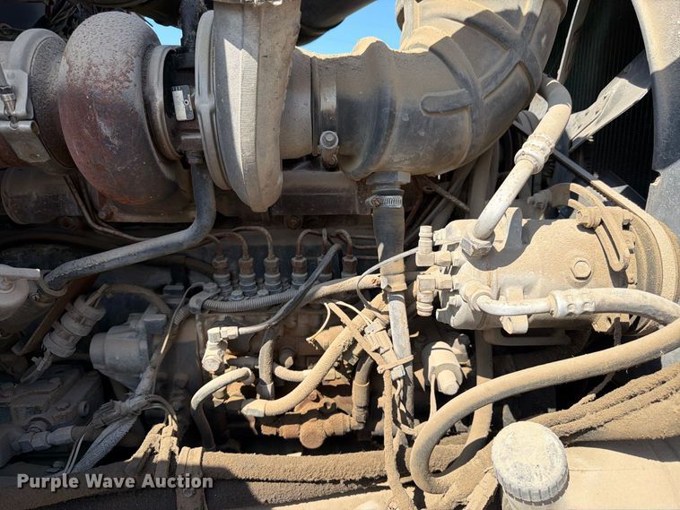 image for item DT3058 1992 Mack CH600 semi truck