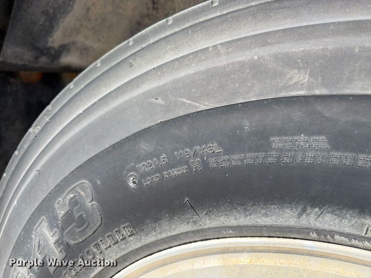 image for item DT3058 1992 Mack CH600 semi truck