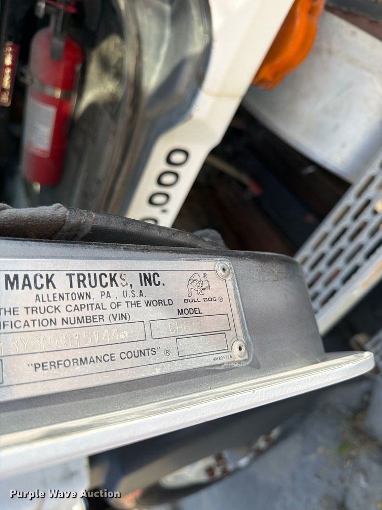 image for item DT3058 1992 Mack CH600 semi truck