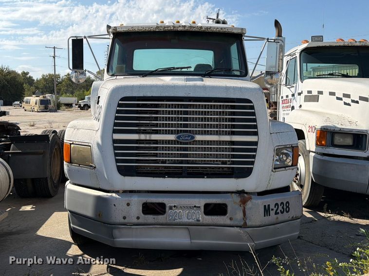 image for item DT3059 1995 Ford LTA9000 semi truck