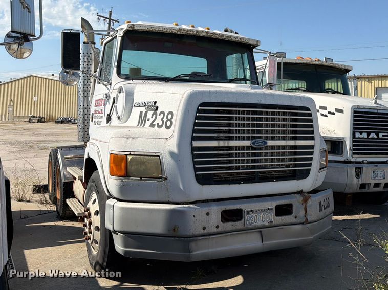 image for item DT3059 1995 Ford LTA9000 semi truck