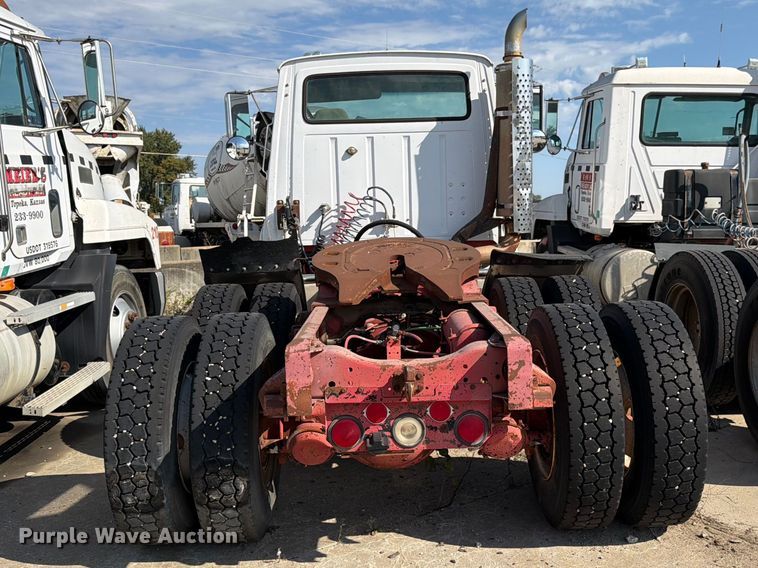 image for item DT3059 1995 Ford LTA9000 semi truck