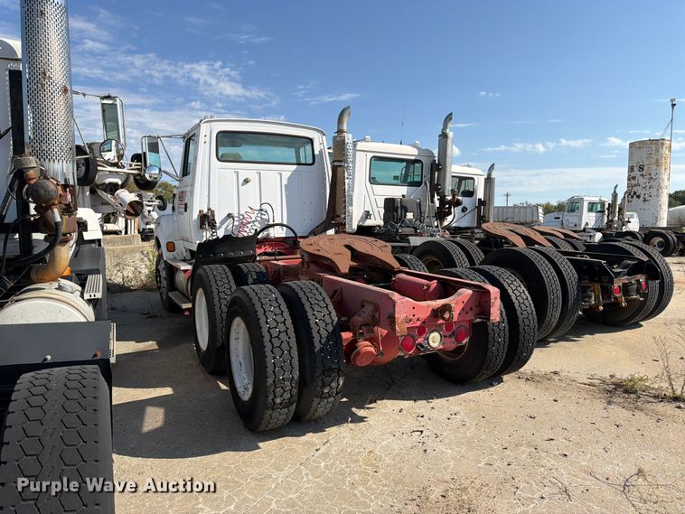 image for item DT3059 1995 Ford LTA9000 semi truck