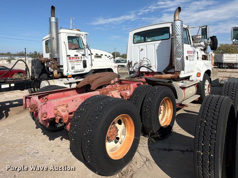 image for item DT3059 1995 Ford LTA9000 semi truck
